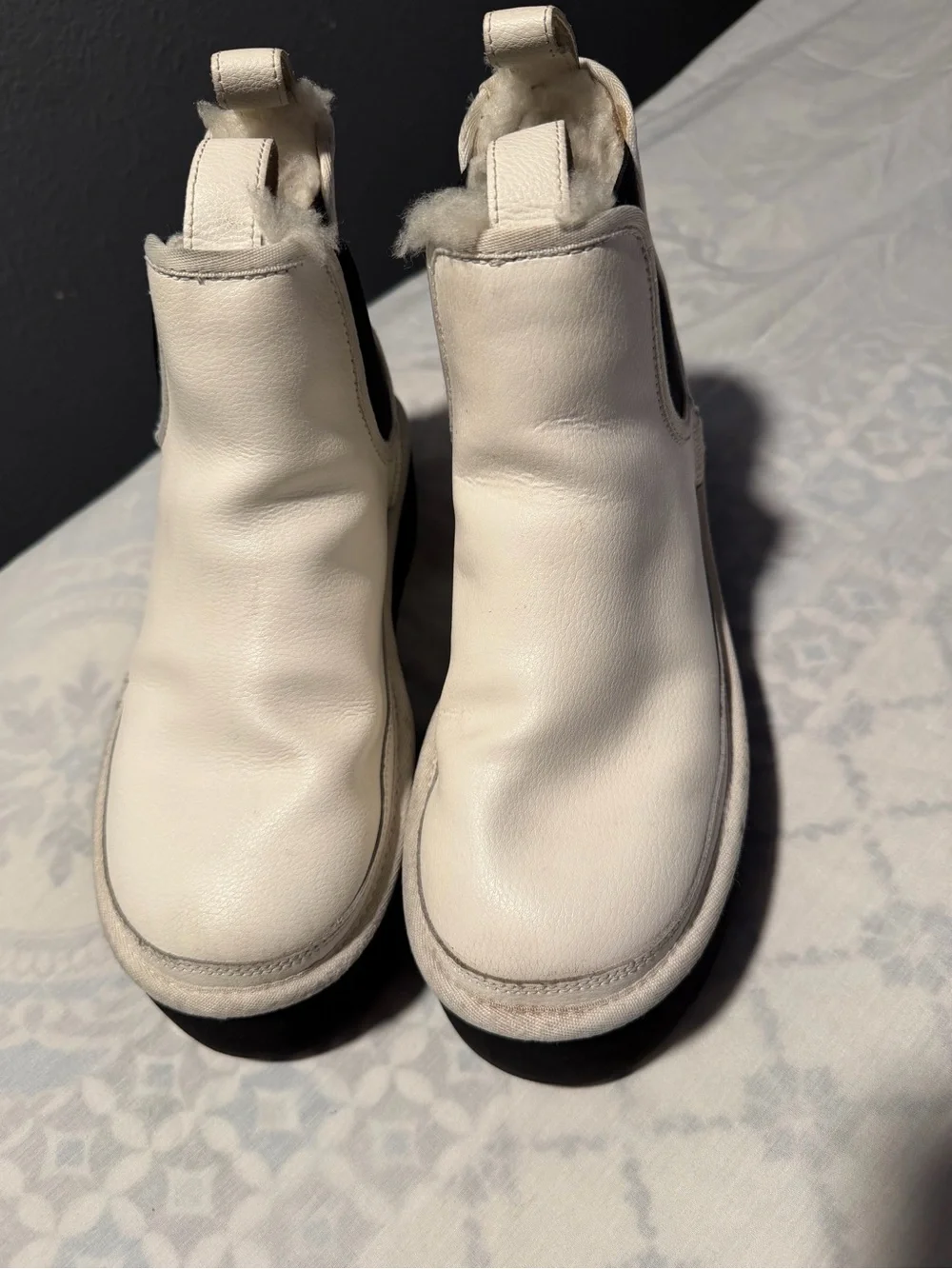 UGG White Leather Platform Chelsea Boots with Black Elastic size 8